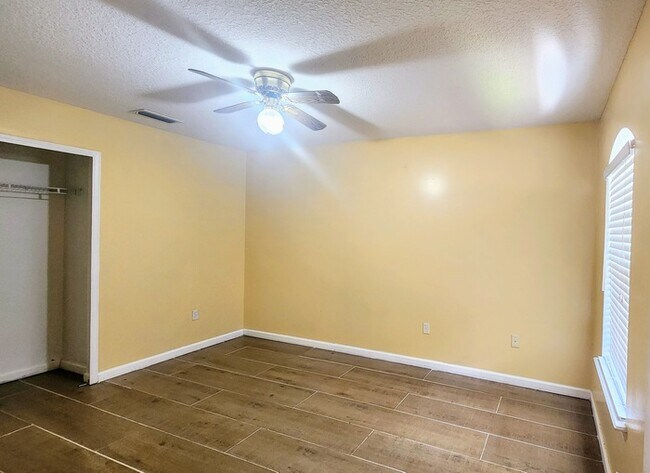 Building Photo - Spacious 4BR w/ Fenced Yard + Covered Lanai + 2 Car Garage  in Orange Park!