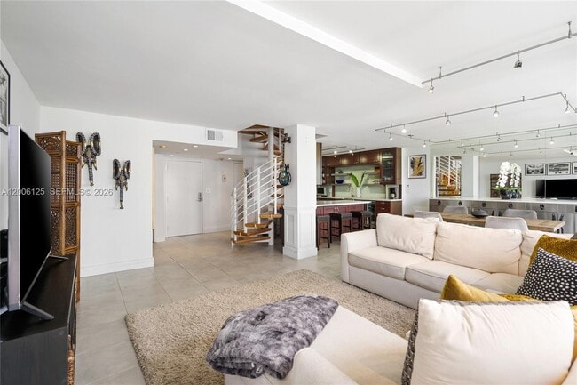 Building Photo - 600 NE 36th St