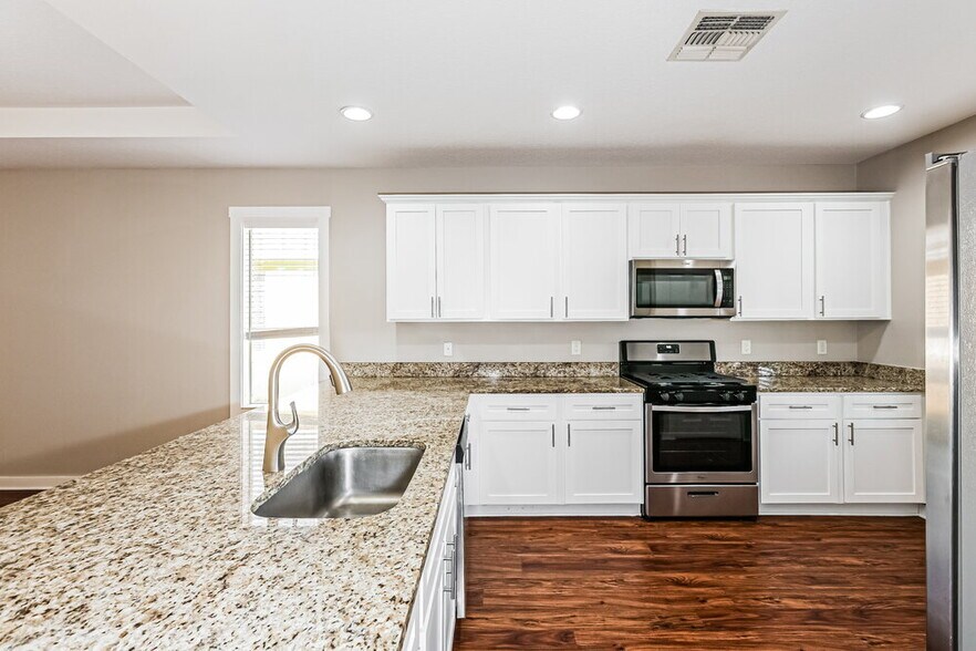 Building Photo - 11826 Forest Park Cir