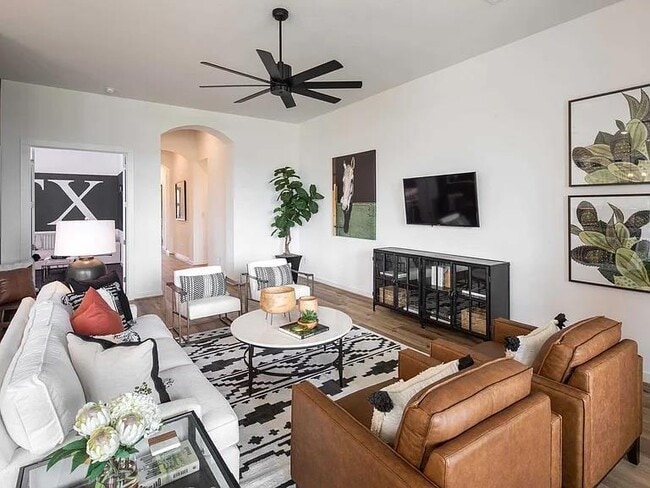 Building Photo - 2516 Carretera Dr