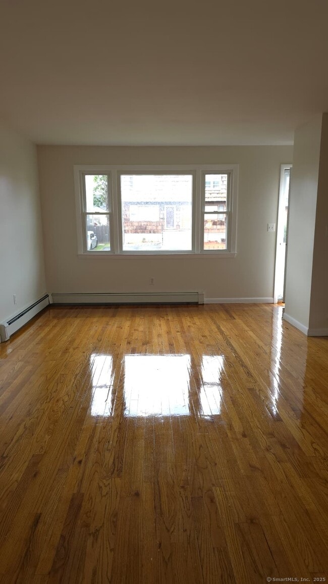 Building Photo - 104 Yacht St