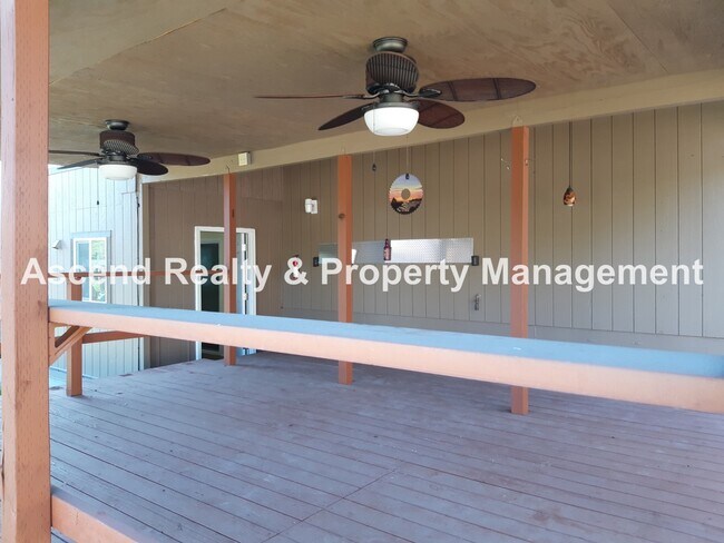Building Photo - Updated 4 Bed on Cul de Sac Quick Access t...