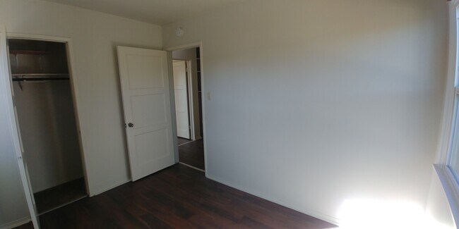 Bedroom - 418 E Freeland St