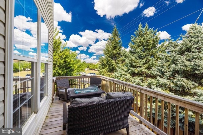 Building Photo - 2520 Banshire Dr