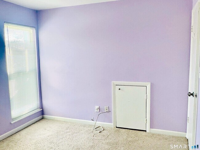 Building Photo - 10 Glenview Dr