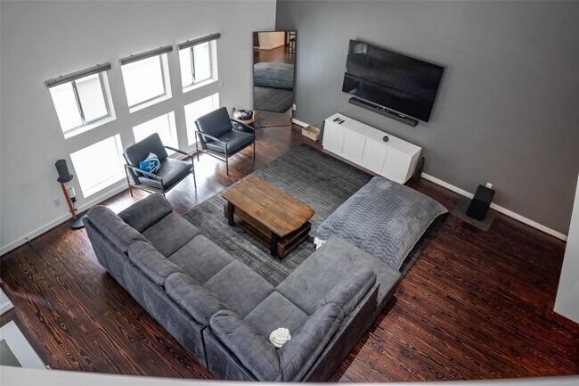 Building Photo - 441 Meadow St