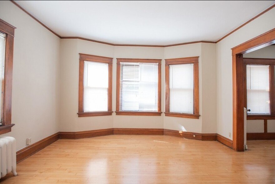 Building Photo - 1704 E Locust St