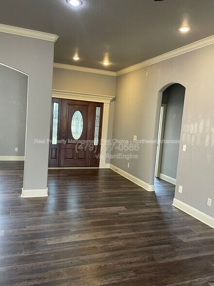 Building Photo - 8763 Apple Glen
