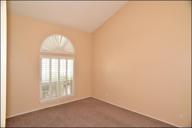 Building Photo - 2041 Shadow Ridge Dr