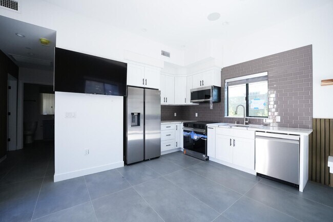 Building Photo - Fair Ave