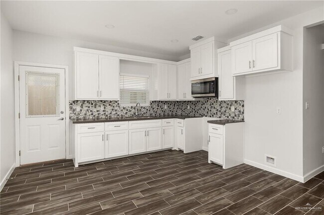 Building Photo - 17 Beverly Ave