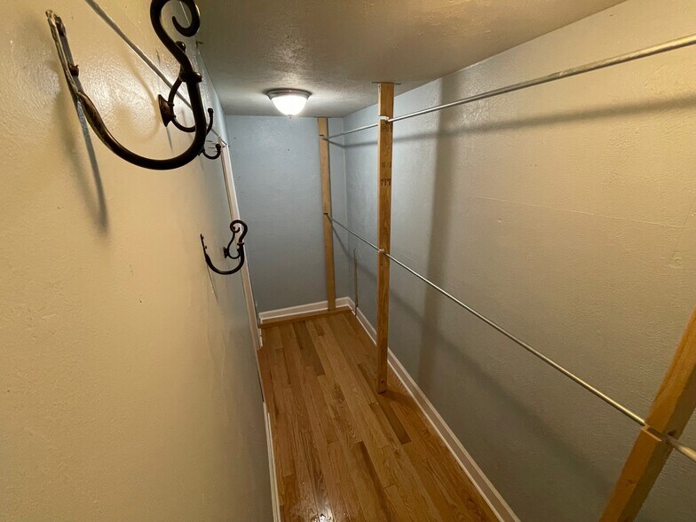 Building Photo - 1991 Glen Garry Dr