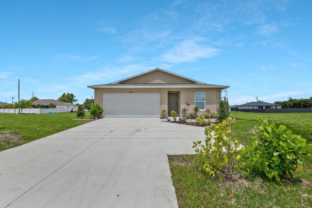 Building Photo - 2426 Santa Barbara Blvd N