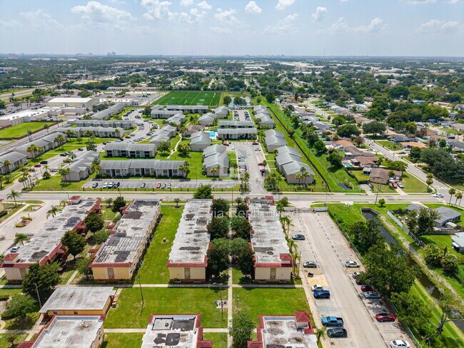 Building Photo - 748 Wyman Ct
