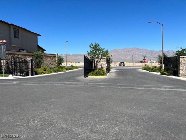 Building Photo - 8903 Roadrunner Ravine St