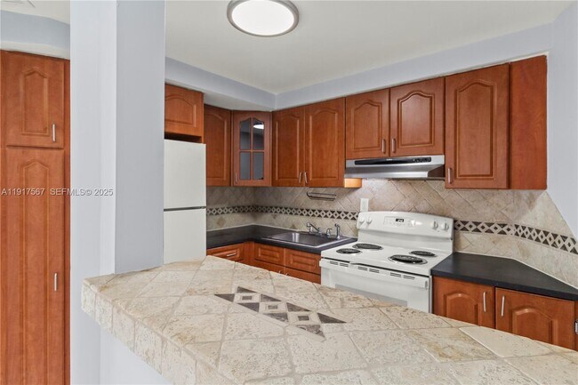 Building Photo - 18630 NE 18th Ave