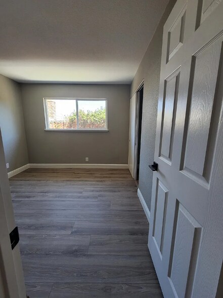 Building Photo - 440 Willamette Dr