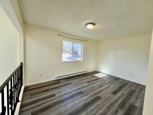 Building Photo - Home for Rent in Rifle