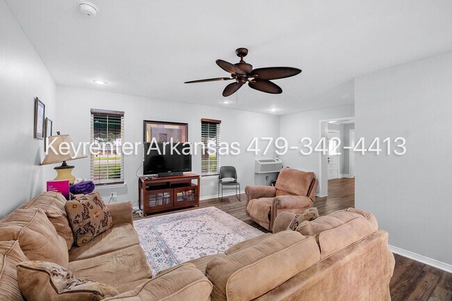 Building Photo - Charming 1 Bedroom Cottage-Style Home with Spacious Yard