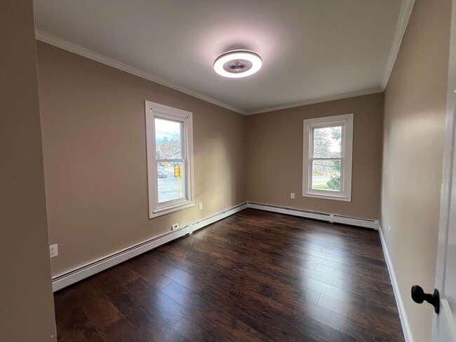 Building Photo - 380 Wilson Rd