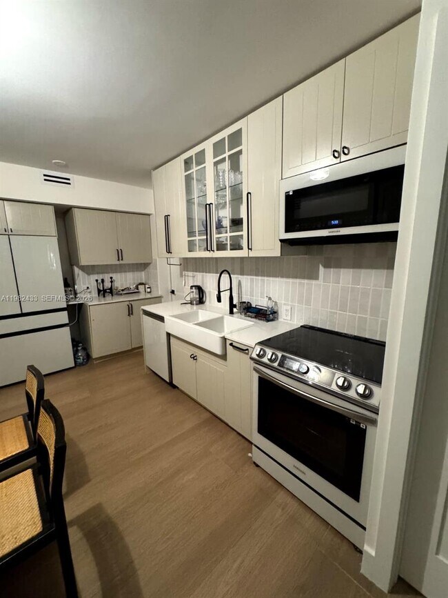 Building Photo - 10185 Collins Ave