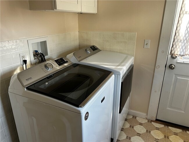 Building Photo - 409 Hoffman St