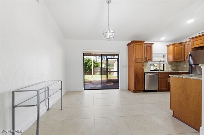 Building Photo - 18554 Zinnia Rd