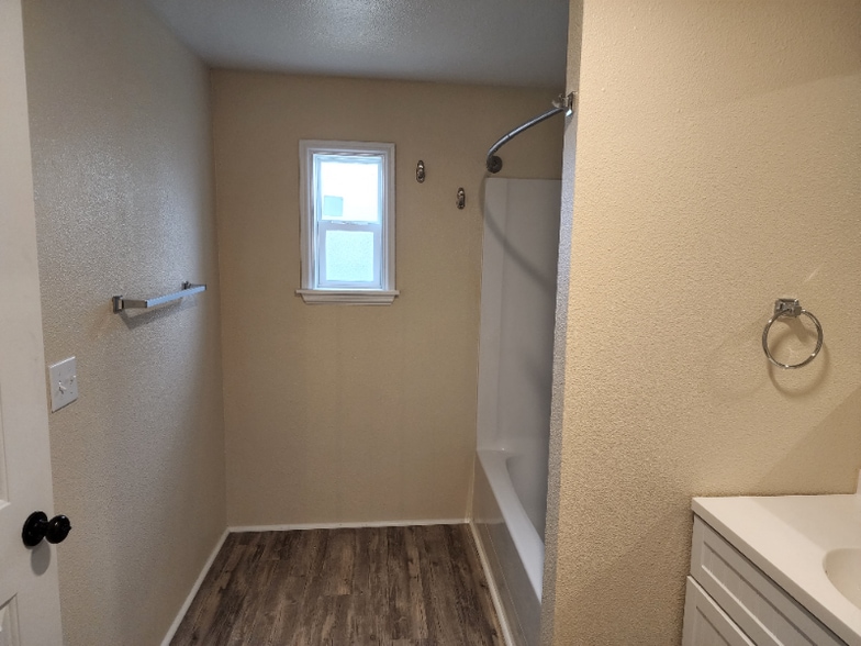 Building Photo - 407 W Jefferson St