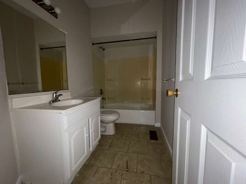 Building Photo - 488 Communipaw Ave