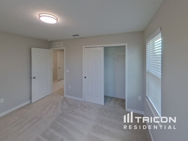 Building Photo - 10710 Southern Forest Dr