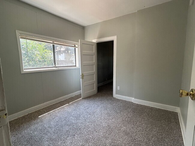 Building Photo - 3752 S Delaware St