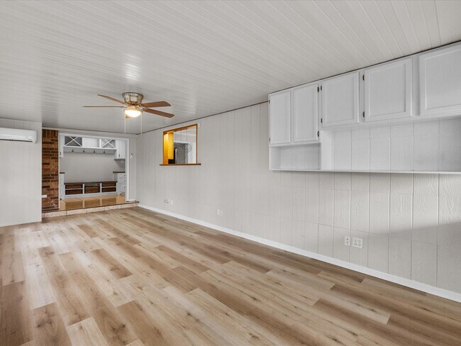 Building Photo - 4214 Fernside Dr