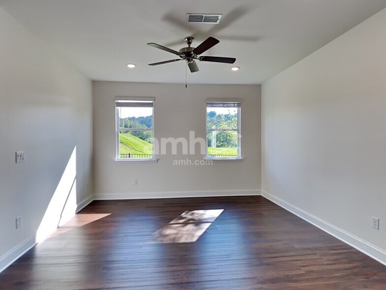 Building Photo - 1595 Soapstone Rd
