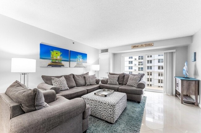 Building Photo - 3215 S Ocean Blvd