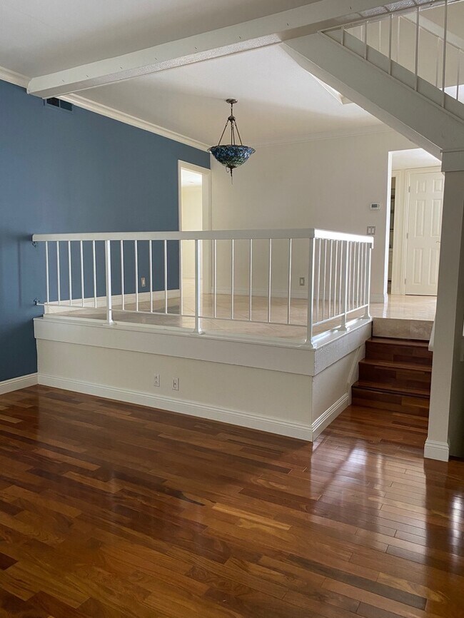 Building Photo - Newport Crest