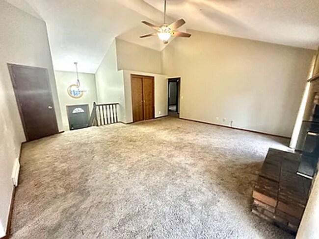 Building Photo - 1317 N 159th St