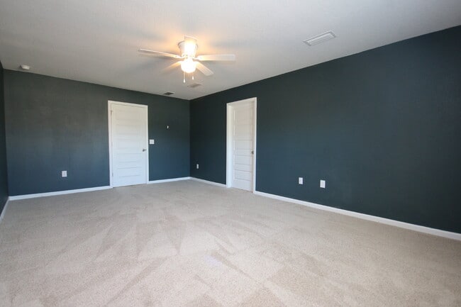 Building Photo - Spacious 5-Bedroom Home Near NAS with Move...