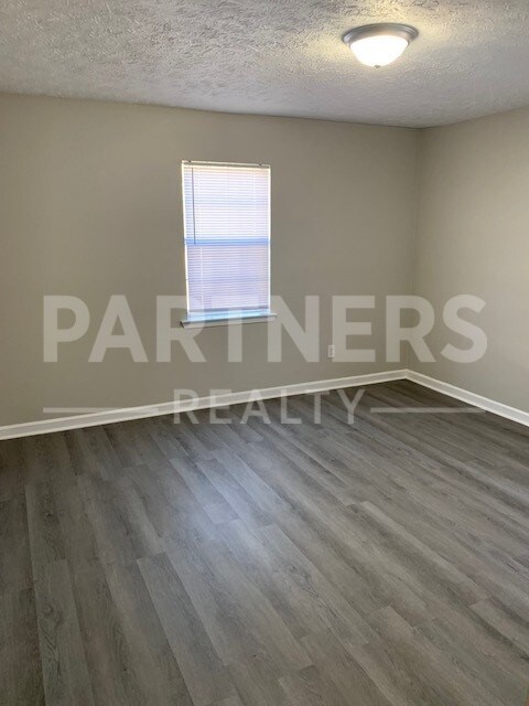Building Photo - 532 Coliseum Blvd
