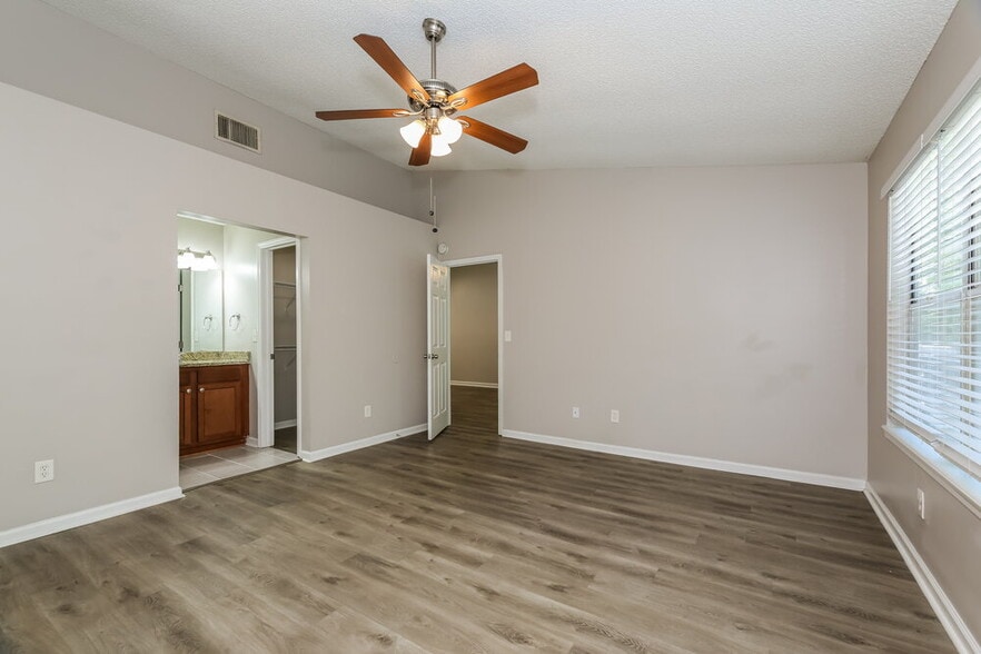 Building Photo - 282 Aquarius Cir W