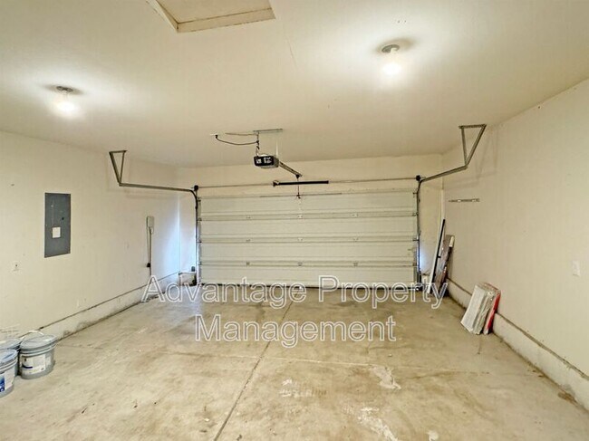 Building Photo - 1785 Cougar Ave SW