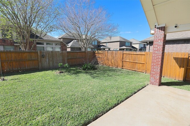Building Photo - 17311 Quiet Shores Dr