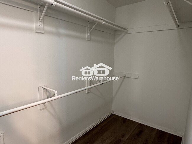Building Photo - 4850 N Bridges Dr