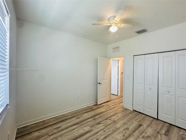 Building Photo - 1658 SE 26th Ter