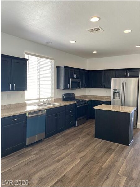 Building Photo - Single story home in gated community!