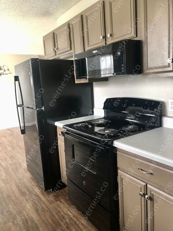 Building Photo - 7614 Greenway Dr