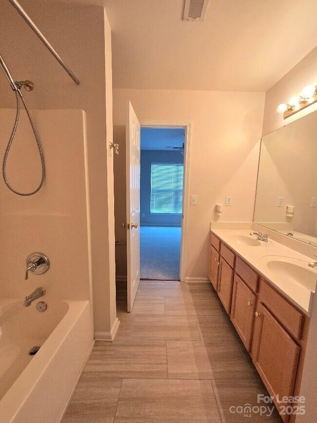 Building Photo - 8221 Brookings Dr