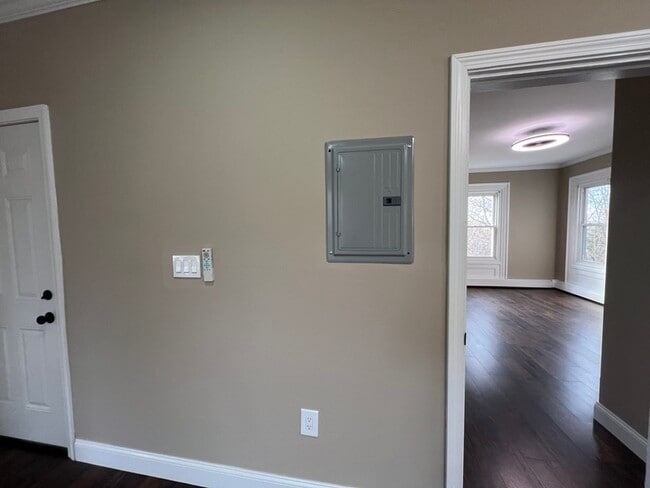 Building Photo - 380 Wilson Rd