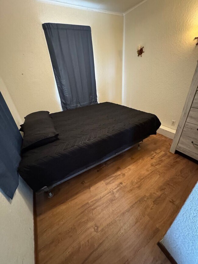 Building Photo - Fully Furnished Cabin on Eufaula Lake