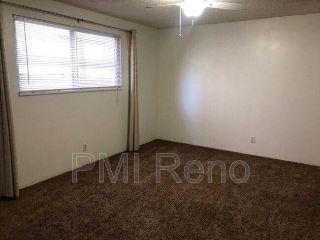 Building Photo - 372 La Rue Ave