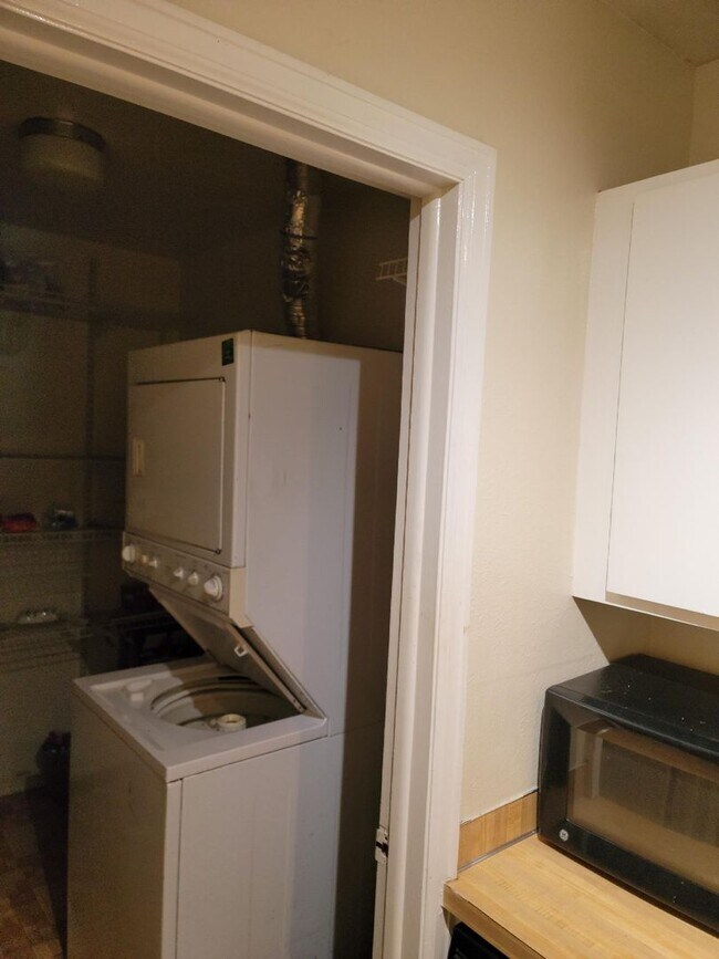 Building Photo - MOVE IN READY!! 2-Bedroom Boulder Condo